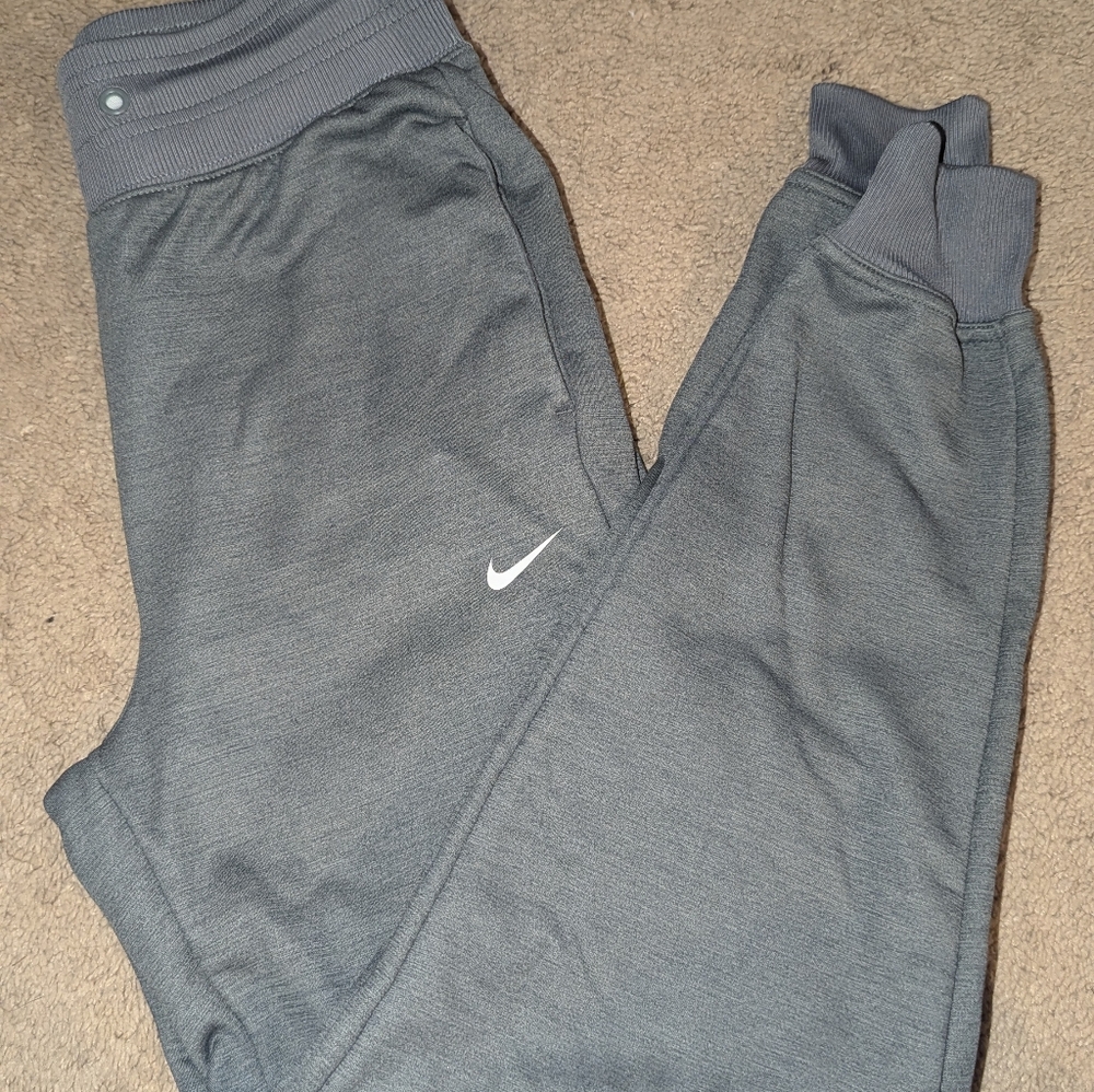 Nike Women's Therma-Fit Gray Sweatpants Joggers